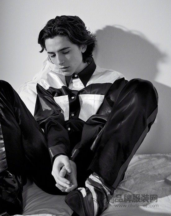 “小甜茶”Timothée Chalamet登《VMAN》最新一期封面屋頂秧田工裝